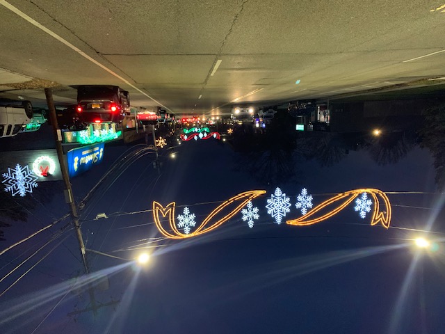 Snowflake and ribbon street lights