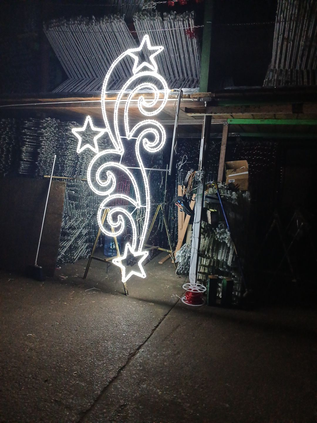 Star and swirl pole decoration